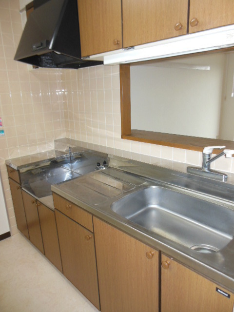 Kitchen. Dishes get on kitchen space