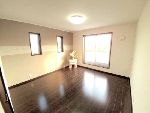 Non-living room. The main bedroom 9 Pledge