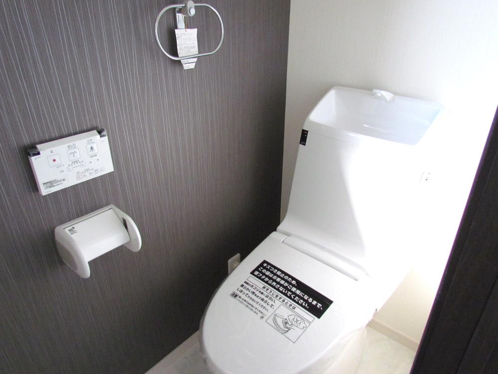 Power generation ・ Hot water equipment. Warm water washing toilet seat, Hand-wash, Cigarettes, First floor second floor is the same specification hanging towel