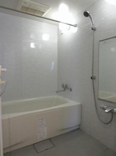 Bathroom. Reheating function Fuchi full Otobasu