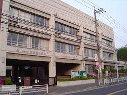 Junior high school. Higashikozu 460m until junior high school