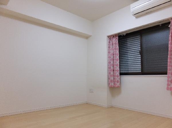 Non-living room. Western-style about 6.0 Pledge