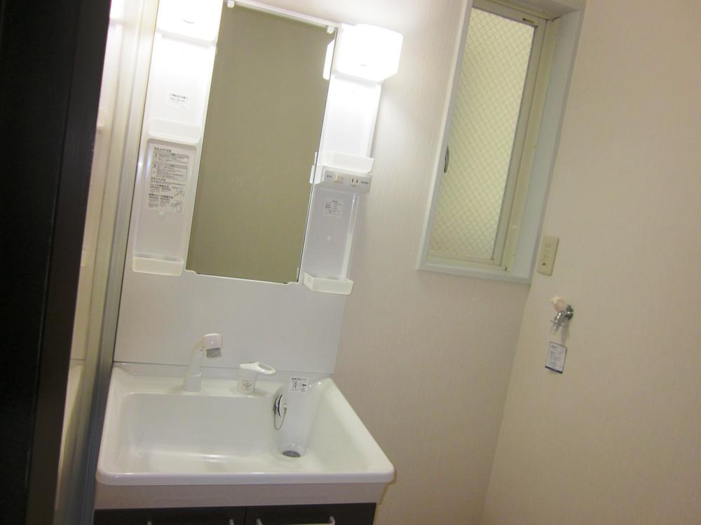 Wash basin, toilet. Indoor (11 May 2013) Shooting