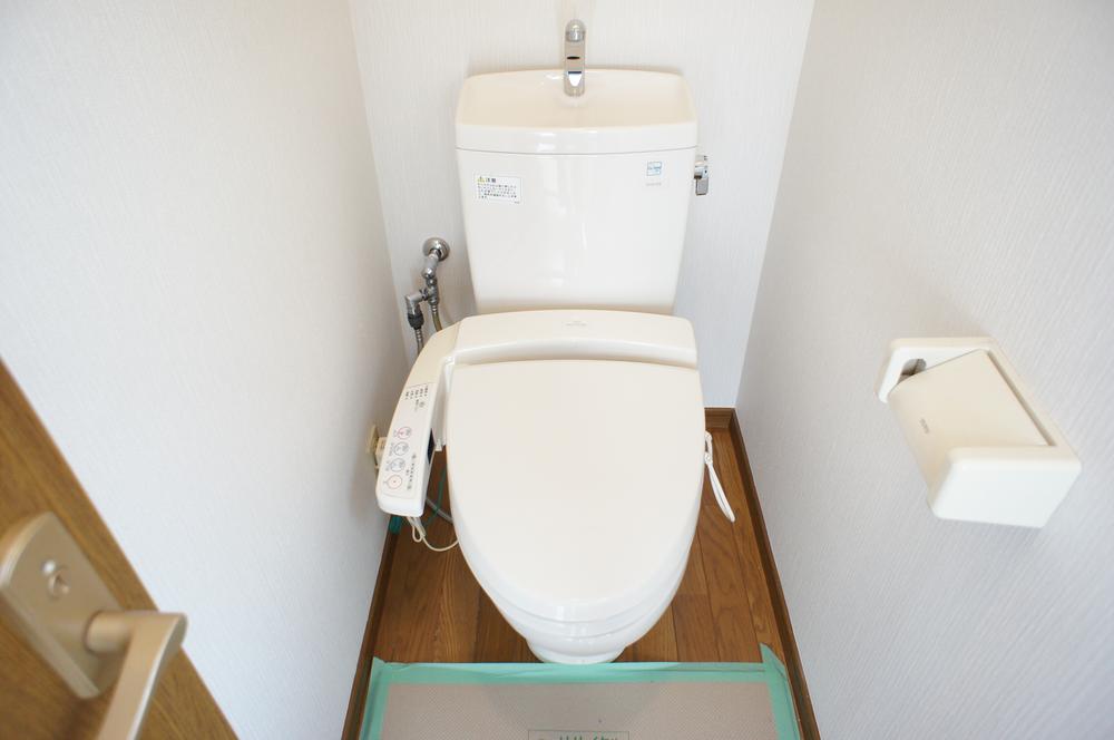 Toilet. Indoor (September 2013) Shooting