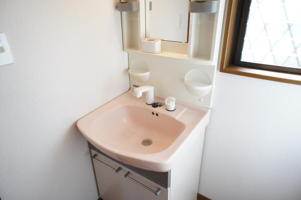 Wash basin, toilet. Indoor (September 2013) Shooting