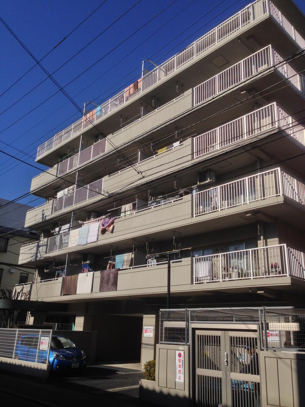 Local appearance photo. Local (12 May 2013) Shooting