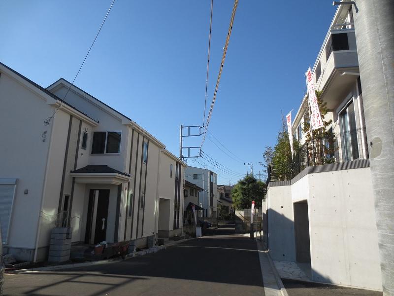 Local photos, including front road. Local (10 May 2013) Shooting