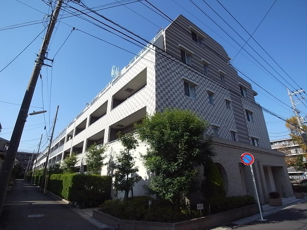 Local appearance photo. Local (11 May 2013) Shooting