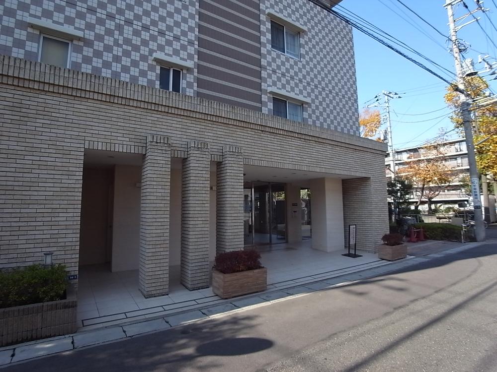 Entrance. Common areas