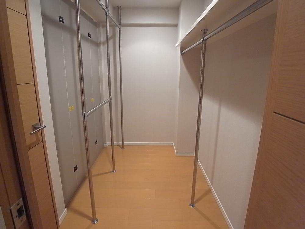 Receipt. Big walk-in closet (November 2013) Shooting