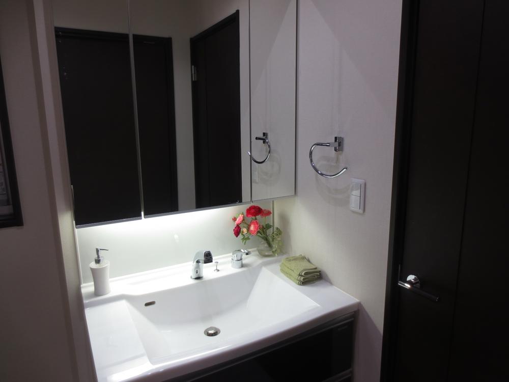 Wash basin, toilet. Indoor (10 May 2013) Shooting 8 Building model building