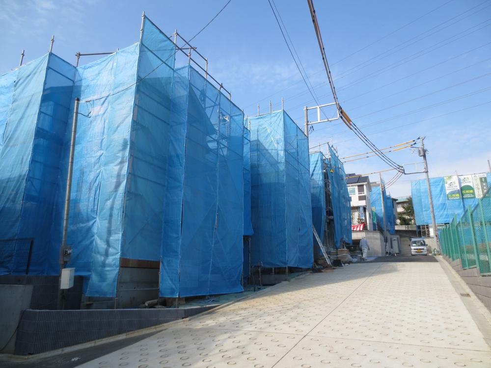 Local photos, including front road. Local (10 May 2013) Shooting