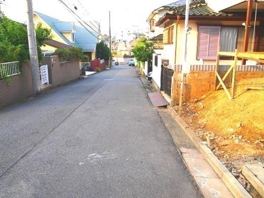 Local photos, including front road. Frontal road