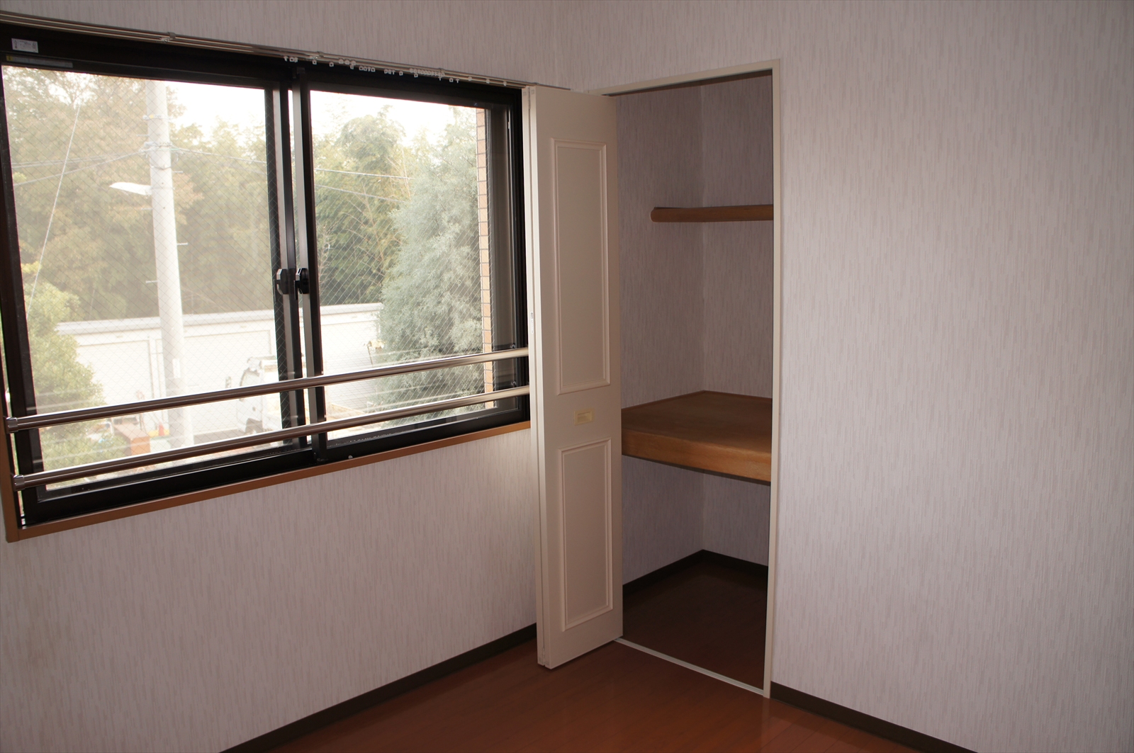 Other room space. Each room 6 Pledge more spacious floor plan! 