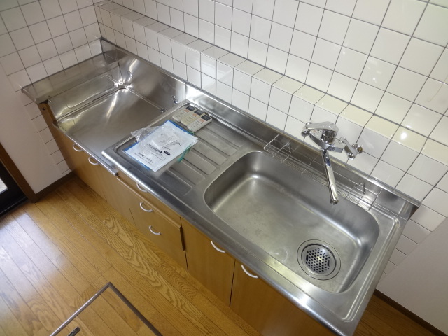 Kitchen. Two-burner stove installation Allowed