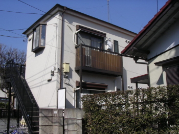 Building appearance. Many window, Bright rooms