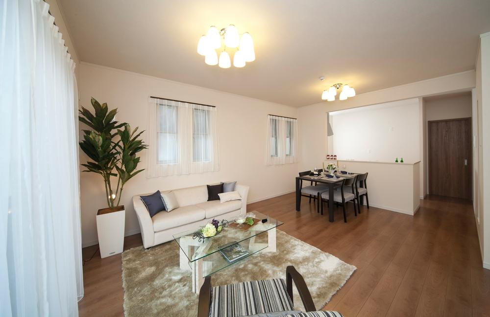 Same specifications photos (living). Living room to ensure a breadth of as much as possible. Time the family spend together is the longest place. Spacious space, Will be the whole family can relax location! 