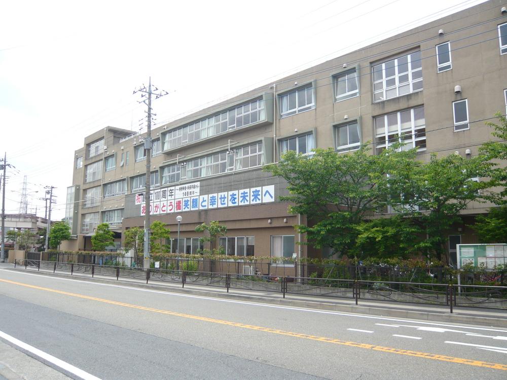 Primary school. Kawasaki until the Municipal Tachibana Elementary School is an 8-minute walk (600m). 