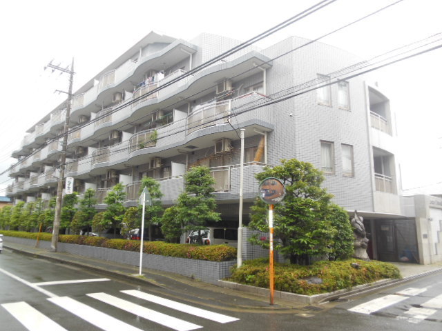 Building appearance. An 8-minute walk from Nambu Line Musashi-Shinjo Station