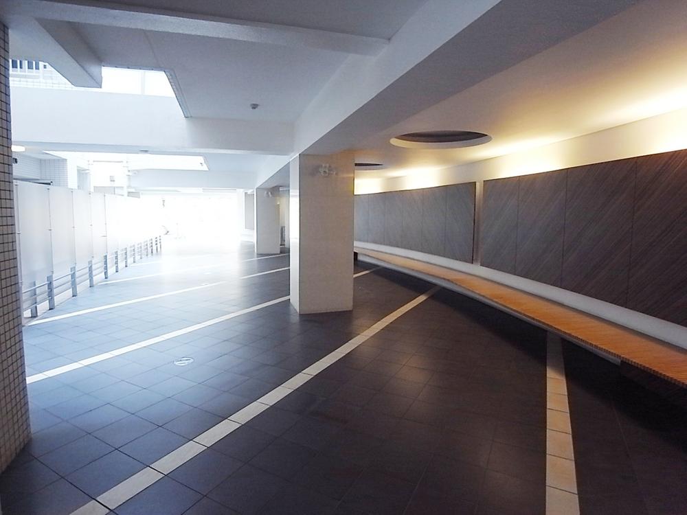 Entrance. Common areas