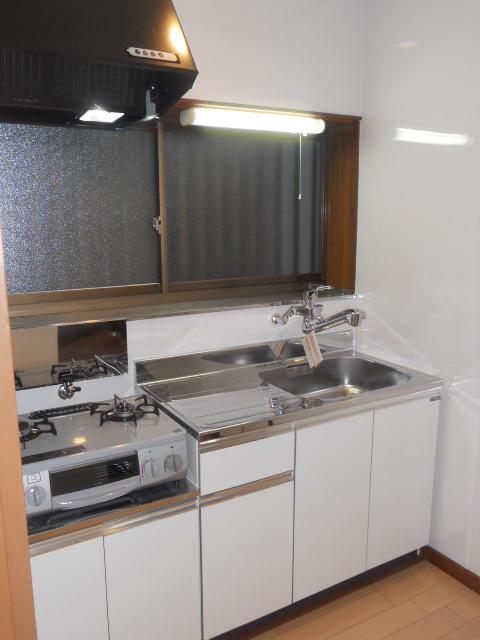 Kitchen. There are large windows, Ventilation is good.