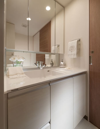 Bathing-wash room.  [Powder Room] In the morning, turn on your time, To return home at the time of off. Vanity is equipped with a wide range of functionality, It will be accompanied by elegance in the daily rhythm.