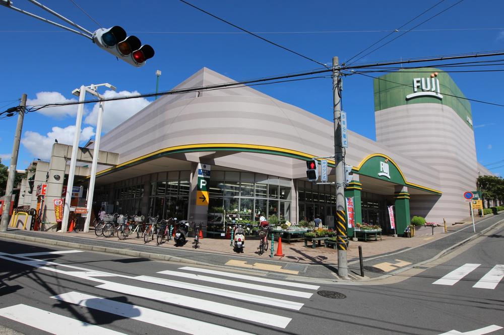 Supermarket. 1058m to Fuji Ueno River store