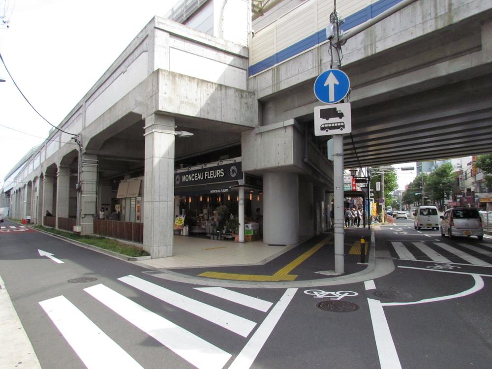 station. Takatsu 800m to the Train Station