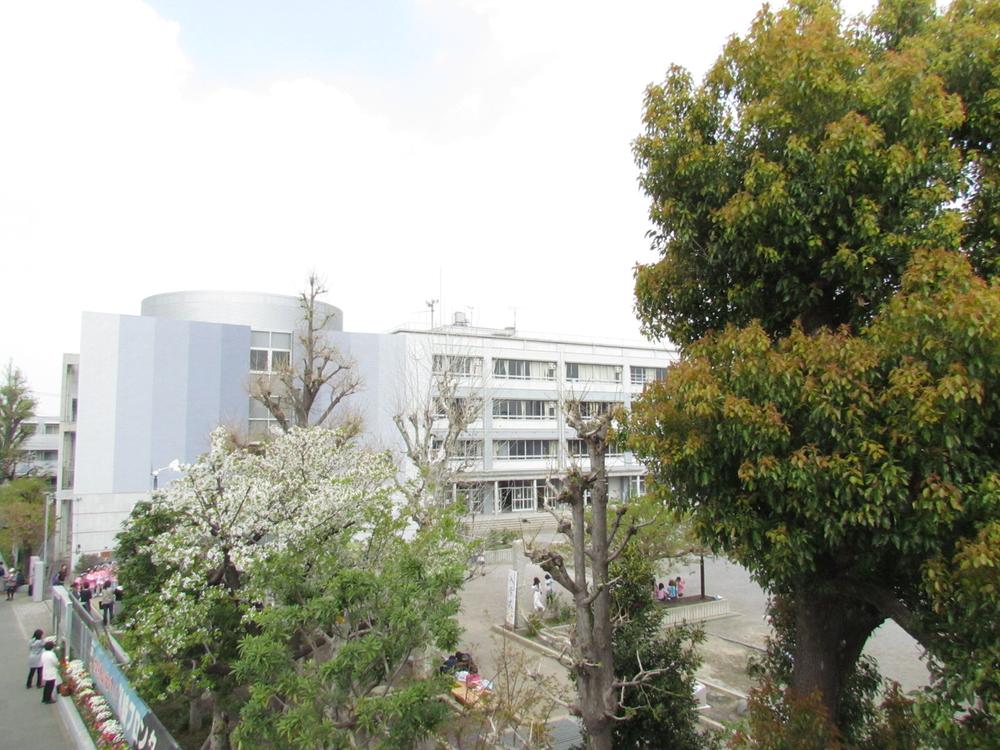 Primary school. 678m until the Kawasaki Municipal Takatsu Elementary School