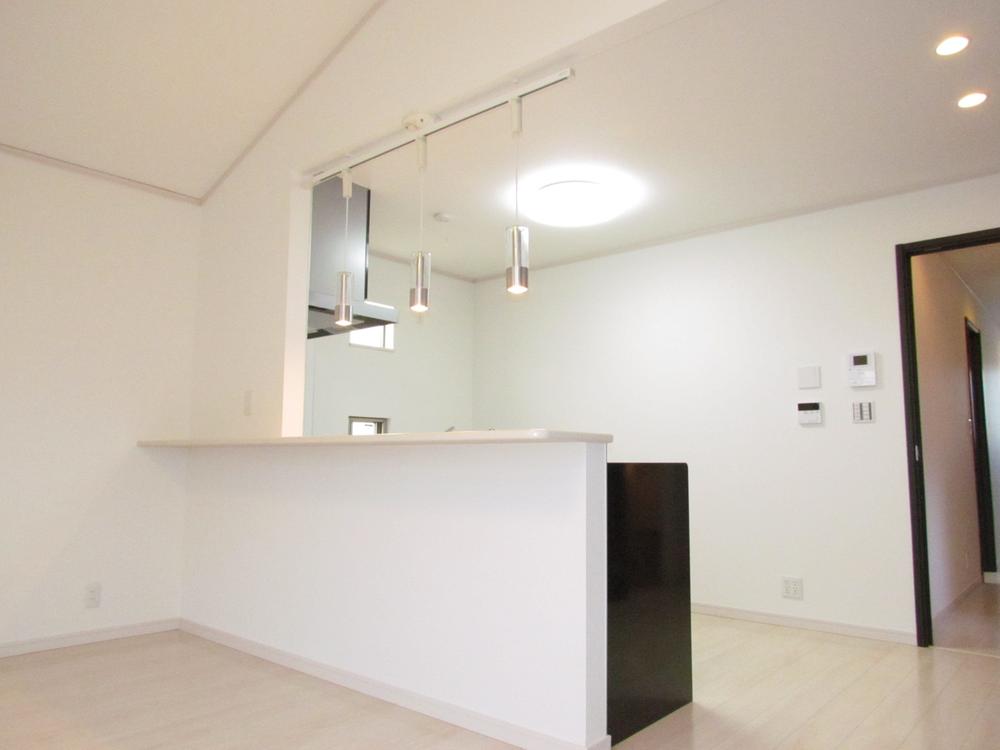 Kitchen. Face-to-face counter-type kitchen