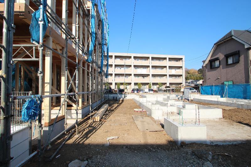 Local photos, including front road. Local (12 May 2013) Shooting