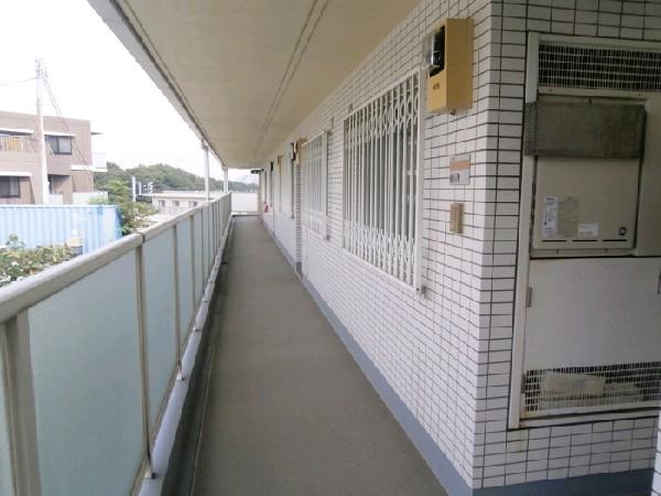 Other common areas. Shared outside corridor