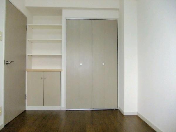 Non-living room. Room Western-style other than