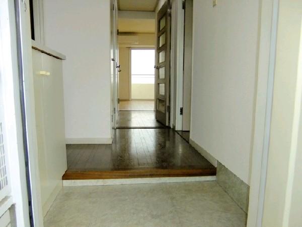 Entrance. Current Status vacant house