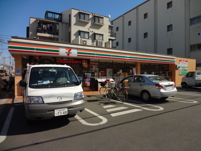 Convenience store. 358m to Seven-Eleven (convenience store)