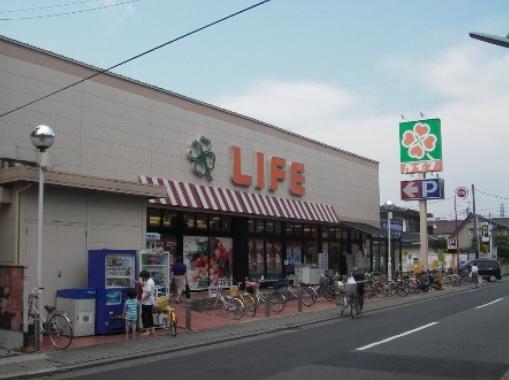 Supermarket. 850m life until Super Shinsaku Takatsu shop