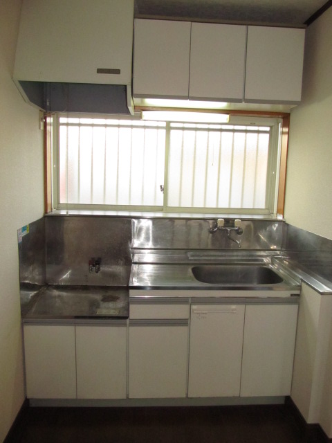 Kitchen. 2-neck is a gas stove can be installed!
