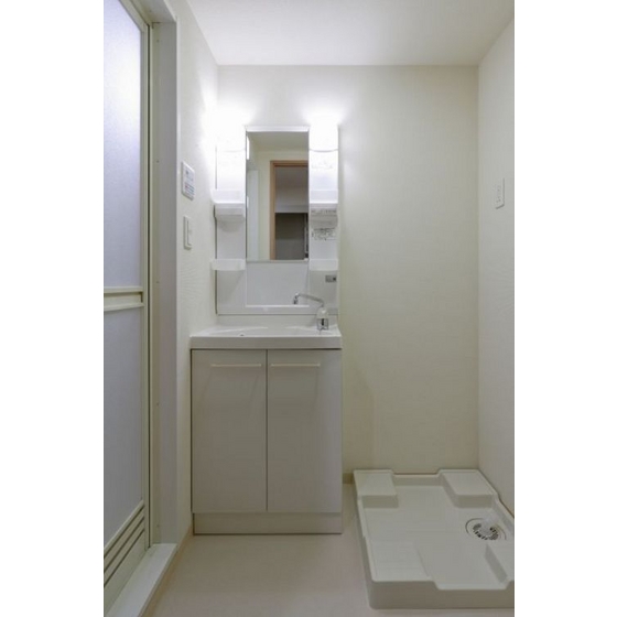 Washroom. It is an independent basin with vanity happy in the morning of preparation.