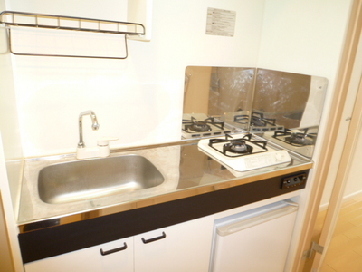 Kitchen. 1-neck with gas stove! You can immediately cuisine after your move