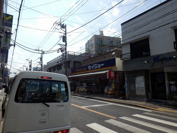 Dorakkusutoa. Seijo Ikuta shop 1800m until (drugstore)