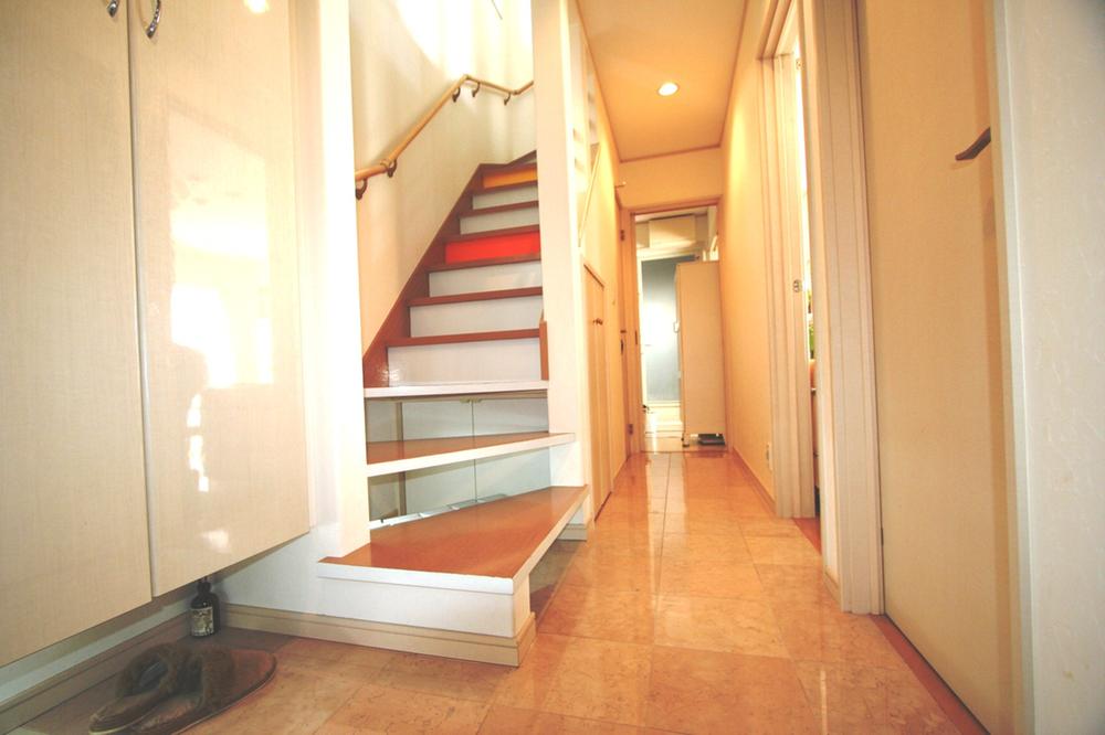 Entrance. Indoor (January 2013) Shooting
