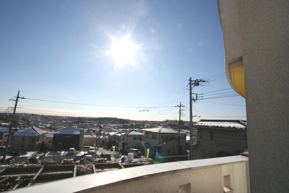 View photos from the dwelling unit. View from the site (January 2013) Shooting