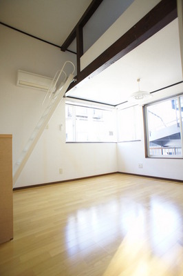 Living and room. It is a loft with a room ☆ 彡