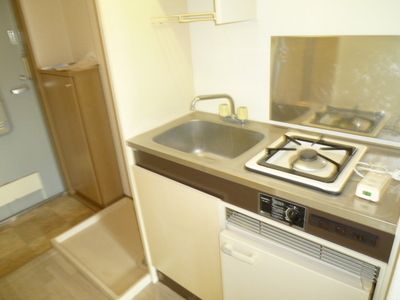 Kitchen. 1-neck with gas stove! You can immediately cuisine after your move