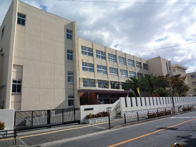 Junior high school. Inada 750m until junior high school (junior high school)