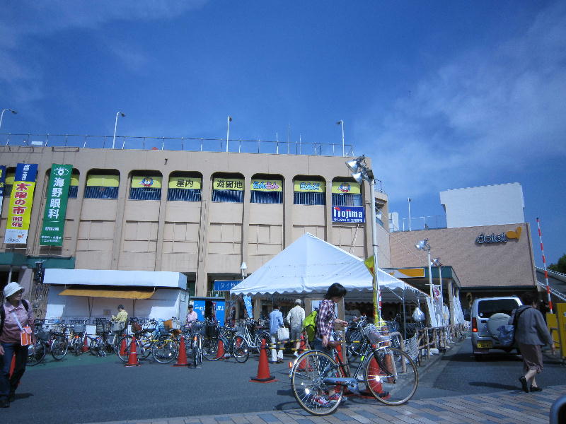 Shopping centre. Daiei Mukogaoka 750m to the amusement (shopping center)