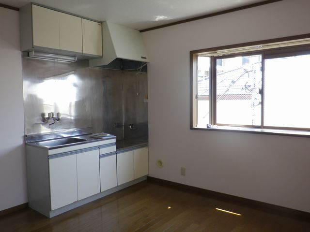 Kitchen. Connect the Japanese-style room and kitchen and a 13 tatami living is completed!