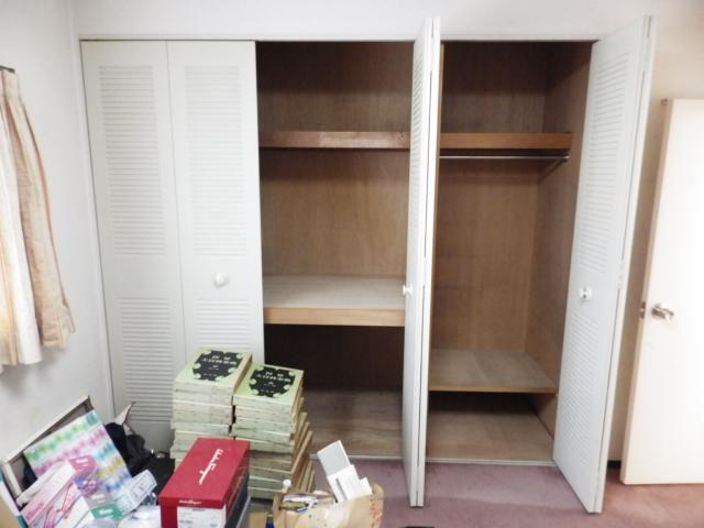 Receipt. About a 7.0 Pledge of Western-style in the storage space.