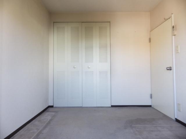 Non-living room. About 4.3 Pledge of Western-style.