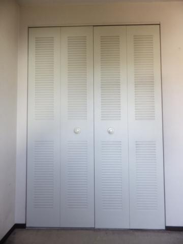 Receipt. About 4.3 Pledge of Western-style inside the storage.